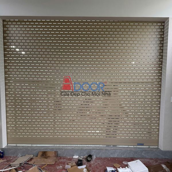 Cửa cuốn khe thoáng Úc với nan cửa thiết kế độc đáo, phù hợp với nhiều phong cách kiến trúc