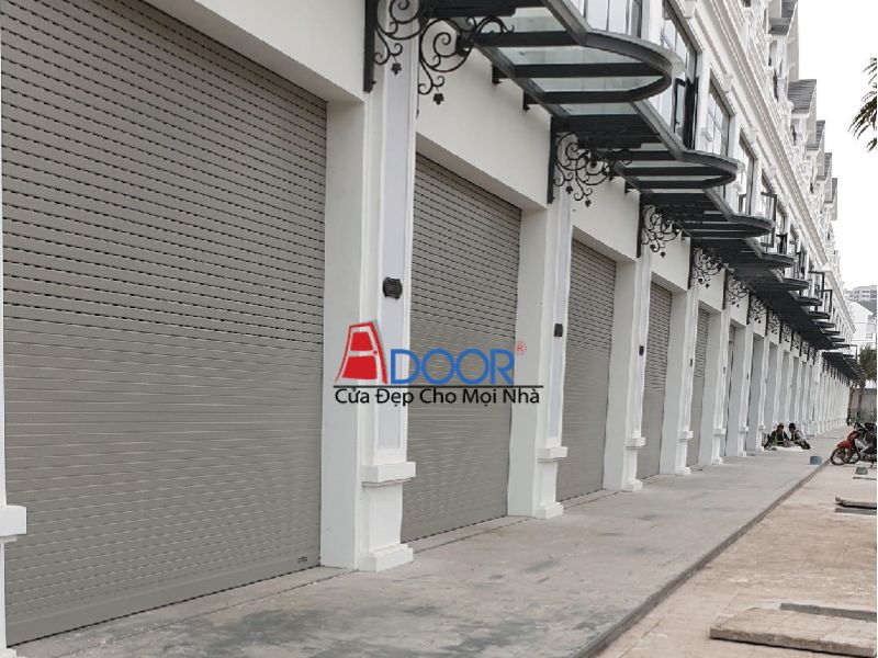 Một công trình thương mại sử dụng cửa cuốn Adoor, thể hiện sự an toàn và tiện nghi