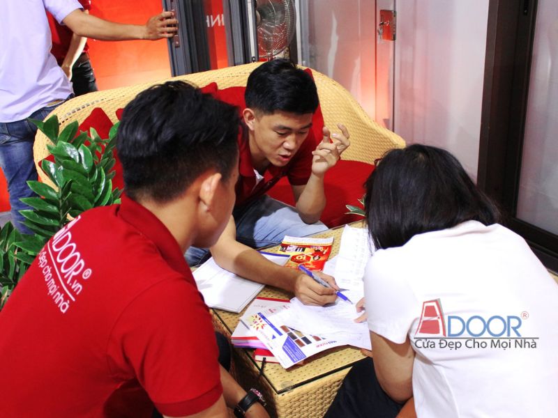 Quá trình tư vấn lựa chọn cửa nhôm tại nhà cho khách hàng