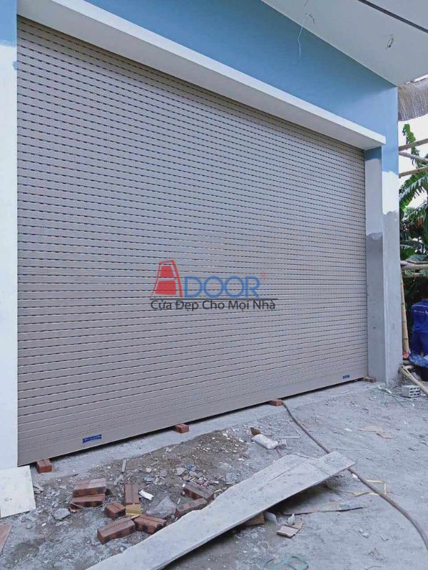 Cửa cuốn khe thoáng Adoor với thiết kế thẩm mỹ cao, tối ưu an toàn