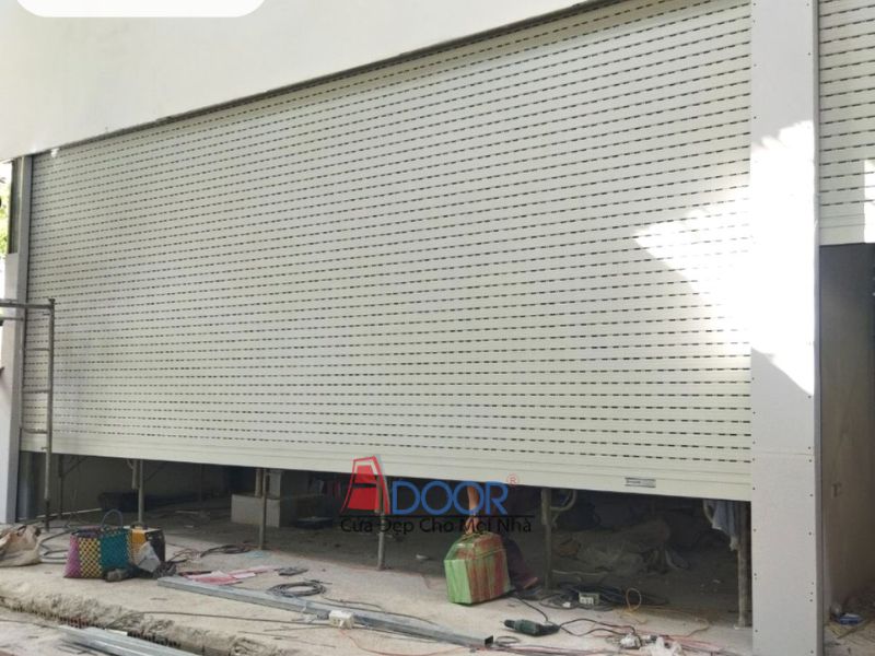Cửa cuốn Adoor nhôm phù hợp với kiến trúc hiện đại