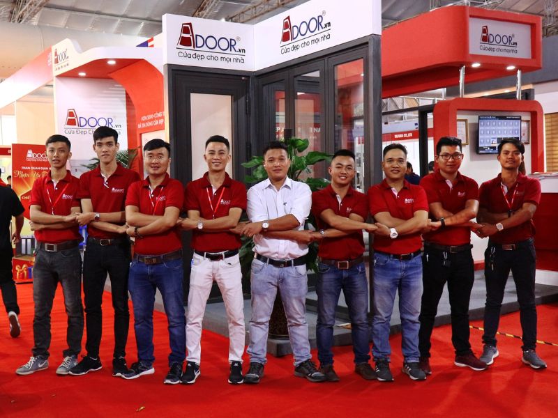 Đội ngũ nhân viên Adoor chuyên nghiệp, được đào tạo bài bản trước khi làm việc