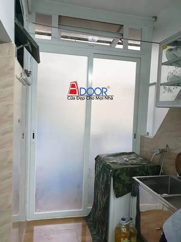 Cửa nhôm xingfa lùa 2 cánh nhà tắm chống ăn mòn, phù hợp với môi trường ẩm ướt
