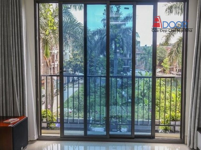 Kính màu giúp hạn chế ánh sáng chói và tăng tính riêng tư