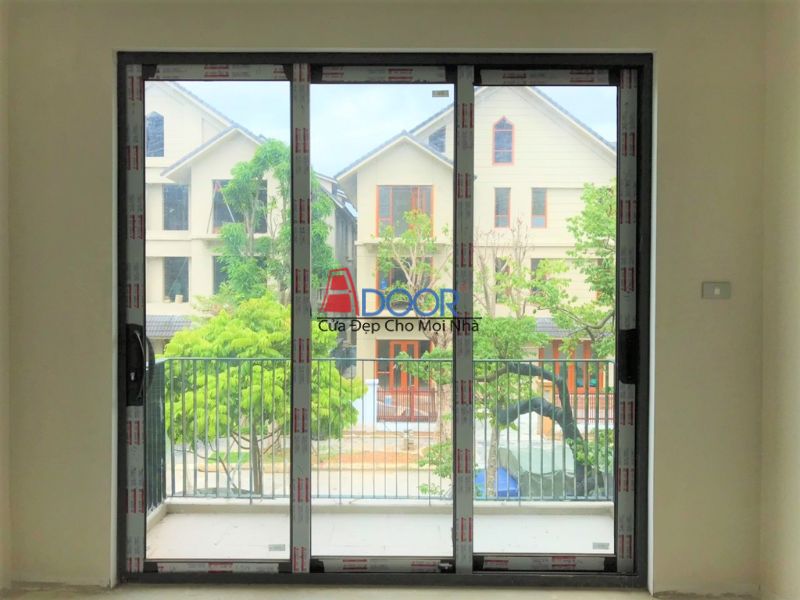 Cửa lùa 3 cánh kính trong suốt mang đến tầm nhìn rộng