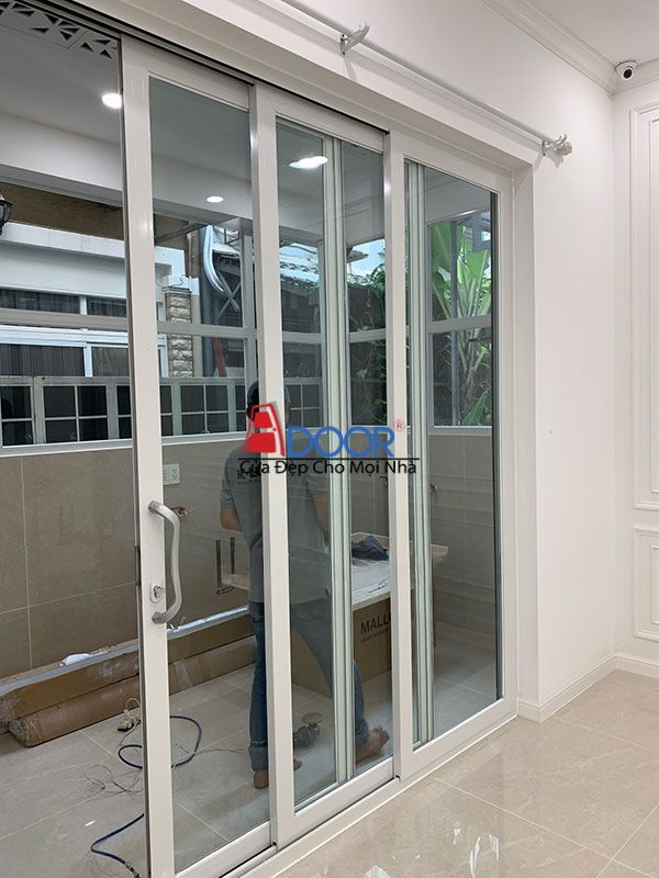 Cửa nhôm màu trắng sứ mang lại vẻ đẹp thanh lịch, nhẹ nhàng