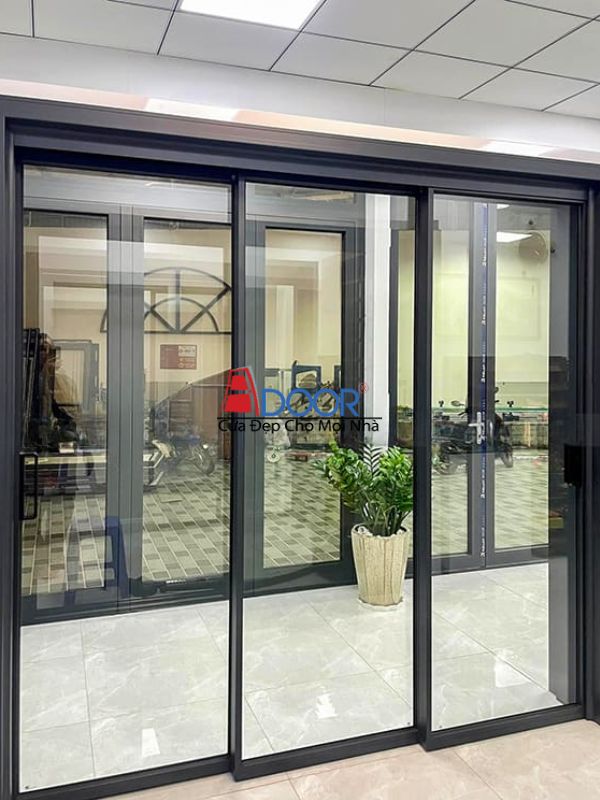 Cửa trượt Xingfa 3 cánh thiết kế tinh tế, tôn lên vẻ đẹp không gian sống