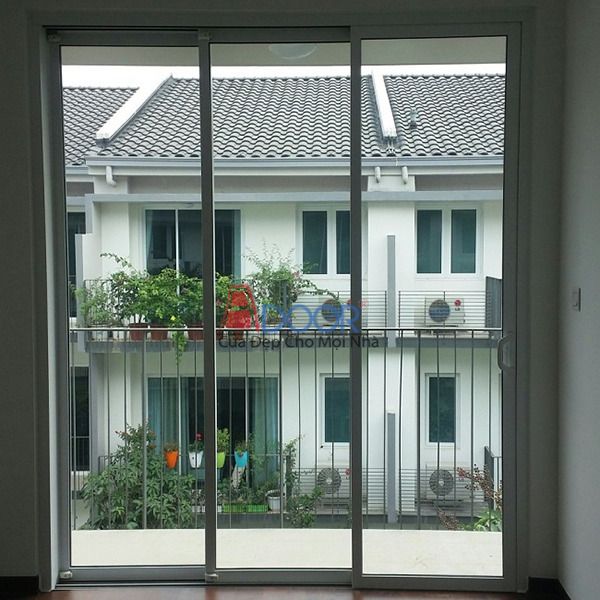 Mẫu cửa lùa 3 cánh Xingfa với mức giá ưu đãi hấp dẫn từ Adoor