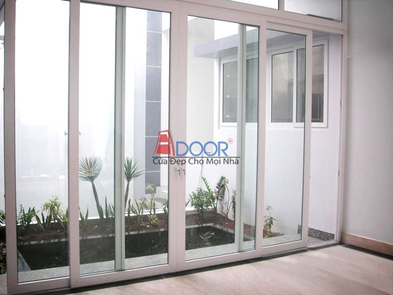 Cửa nhôm Xingfa màu trắng sứ làm nổi bật kiến trúc tổng thể