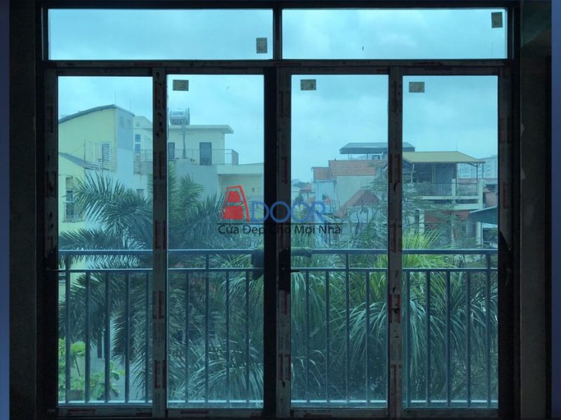 Kính phản quang giúp giảm tia UV, giữ không gian mát mẻ