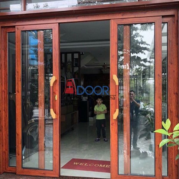 Cửa đi lùa 4 cánh Xingfa màu vân gỗ tự nhiên tạo cảm giác gần gũi