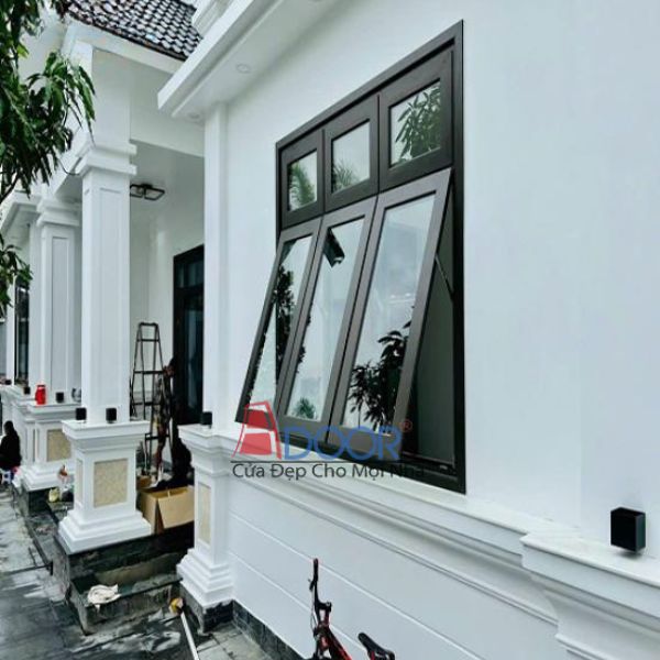 Cửa sổ Adoor mở hất nhôm kính Maxpro giúp thông gió mà vẫn đảm bảo riêng tư