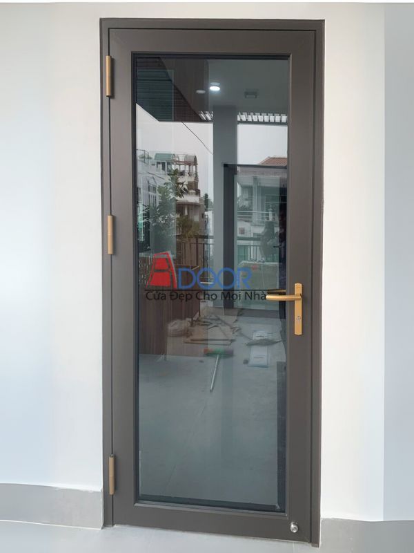 Cửa đi mở quay Maxpro được thiết kế chắc chắn