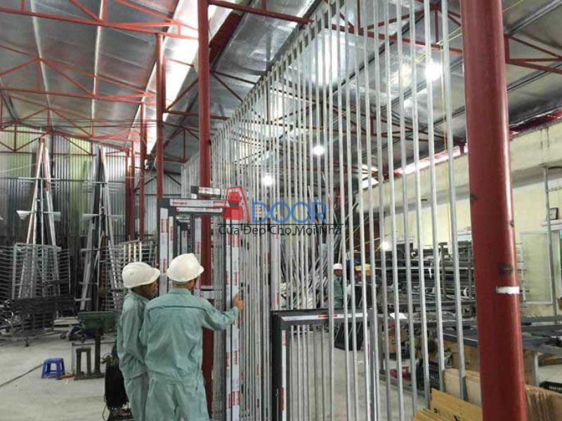 Toàn cảnh xưởng sản xuất cửa nhôm kính Adoor tại Thanh Hóa, với dây chuyền máy móc hiện đại nhập khẩu