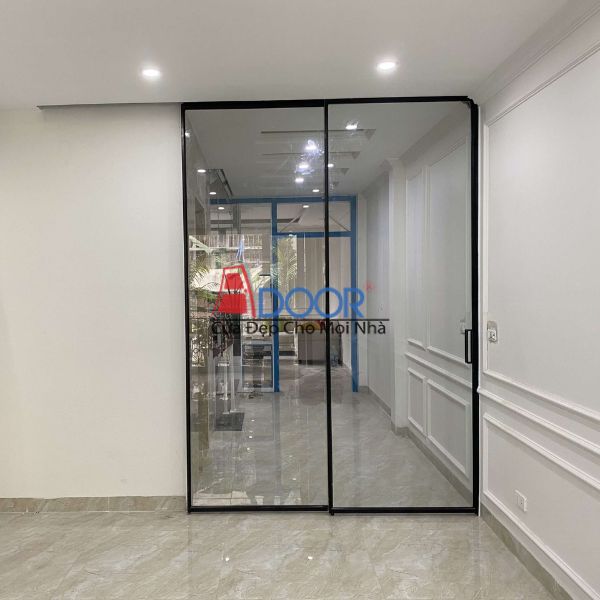 Cửa slim Adoor được lắp tại căn hộ cao tầng ven sông Hải Phòng