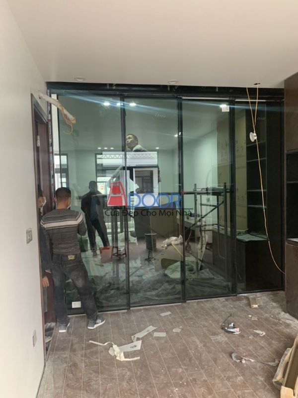 Đội ngũ kỹ thuật Adoor thực hiện các bước lắp đặt cửa nhôm Slim một cách chuyên nghiệp và tỉ mỉ Đội ngũ kỹ thuật Adoor thực hiện các bước lắp đặt cửa nhôm Slim một cách chuyên nghiệp và tỉ mỉ