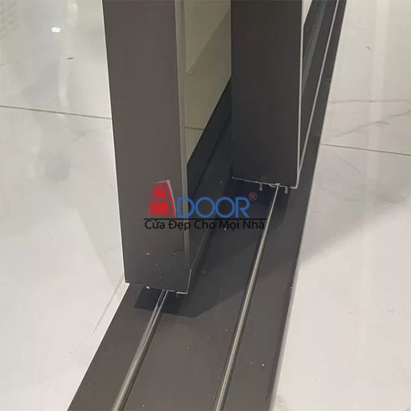 Khung nhôm với thiết kế mỏng nhẹ, vận hành êm ái