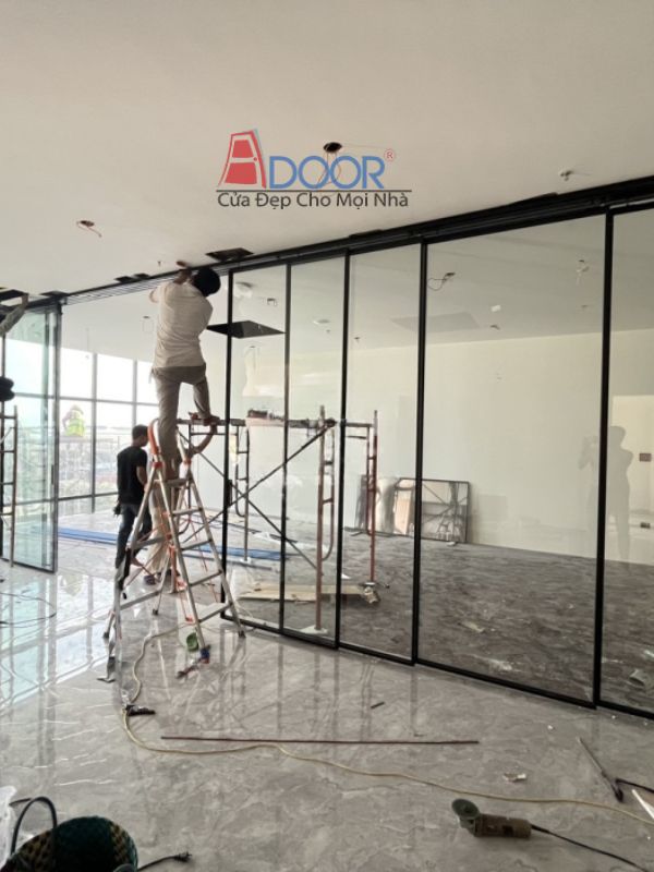Thi công chuyên nghiệp, gọn gàng, lắp đặt cửa slim trong ngày