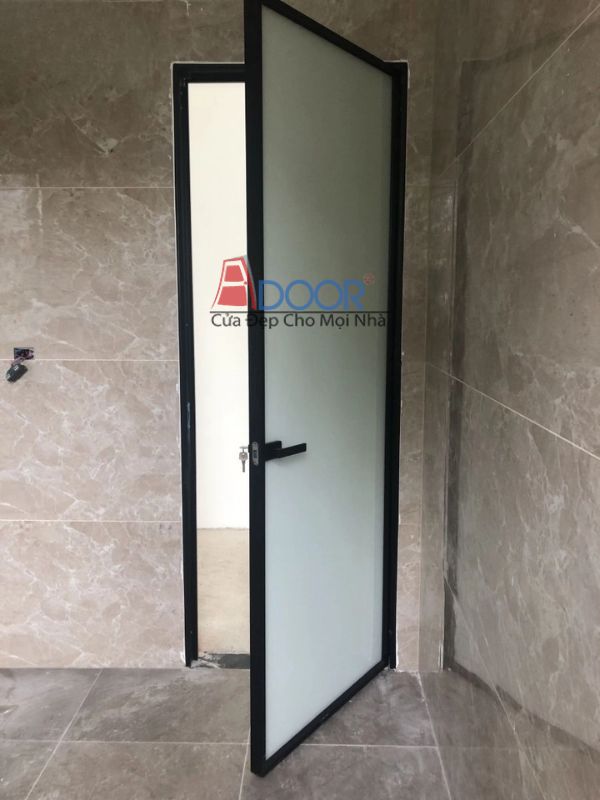 Cửa mở quay slim Adoor với khung nhôm mảnh và kính lớn sang trọng