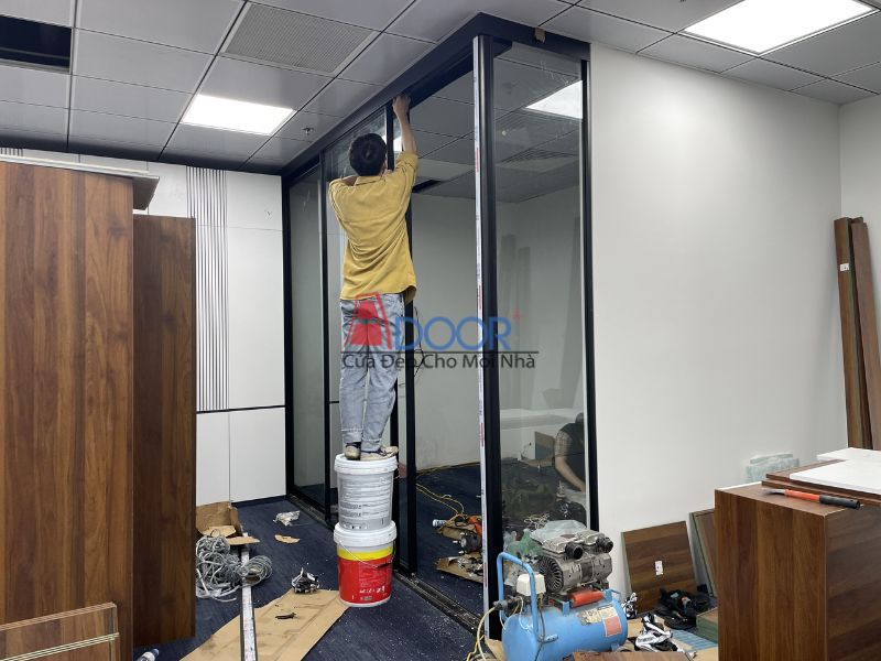 Lắp đặt cửa nhôm Slim Adoor được thực hiện chuyên nghiệp và nhanh chóng
