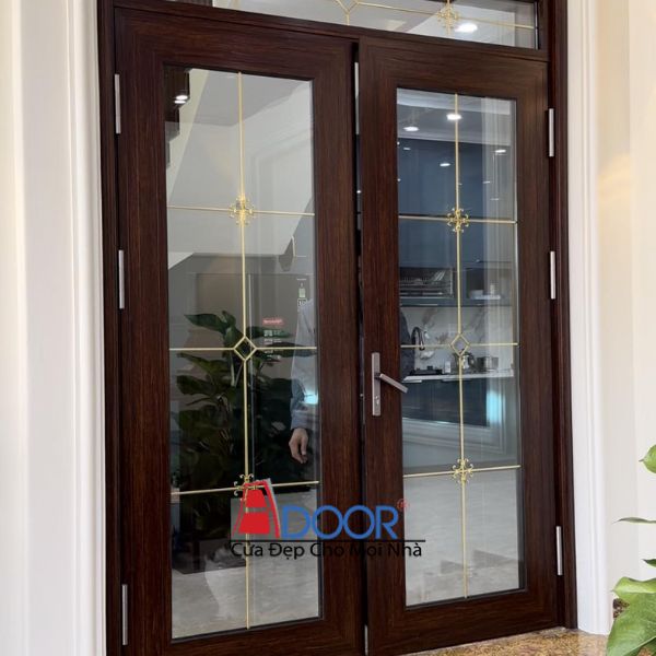 Cửa khuôn bao đơn Maxpro thiết kế đơn giản nhưng tinh tế, phù hợp với nhà phố