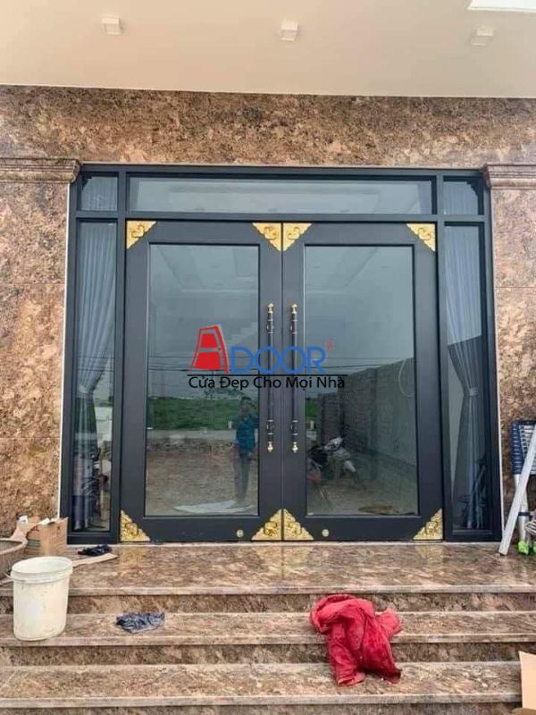 Cửa nhôm Adoor thủy lực khuôn bao kép mang lại sự vững chãi và sang trọng