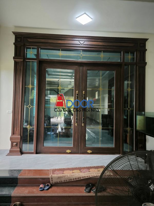 Thiết kế khuôn phào tạo điểm nhấn sang trọng cho cửa