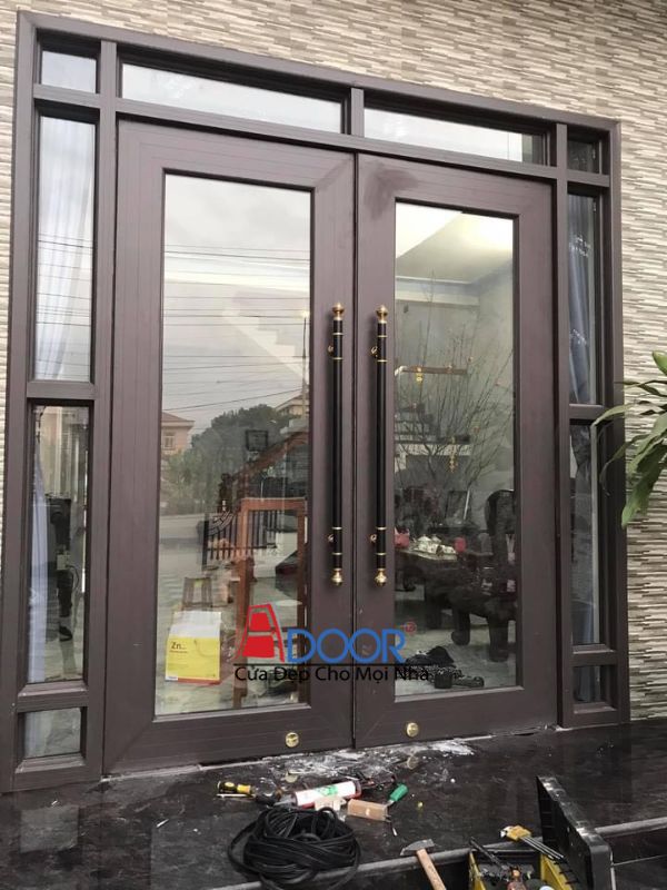 Màu nâu của khung nhôm tạo cảm giác gần gũi với thiên nhiên, mang lại sự dễ chịu cho không gian sống