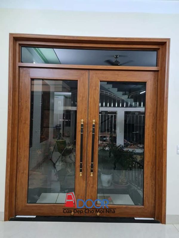 Cửa nhôm kính thủy lực vân gỗ cao cấp mang lại vẻ ấm cúng và gần gũi