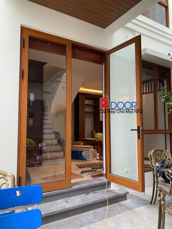 Cửa Xingfa 2 cánh mở quay màu giả gỗ vân nổi, mang đến vẻ đẹp tân cổ điển