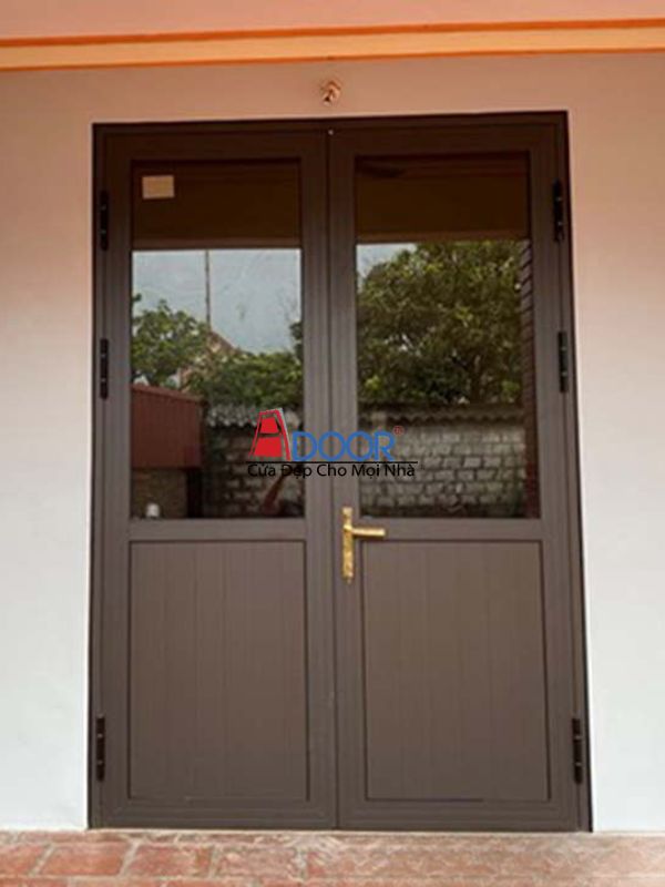 Thiết kế pano cổ điển trên cửa nhôm 2 cánh Xingfa mở quay, phù hợp không gian yêu cầu sự riêng tư