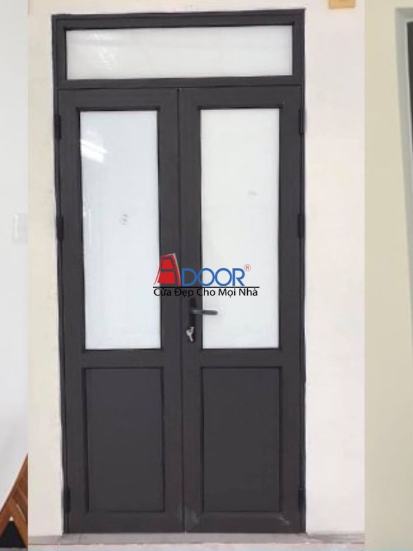 Cửa nhôm 2 cánh Xingfa pano cửa đi mở quay, mang lại vẻ đẹp kín đáo và vững chãi