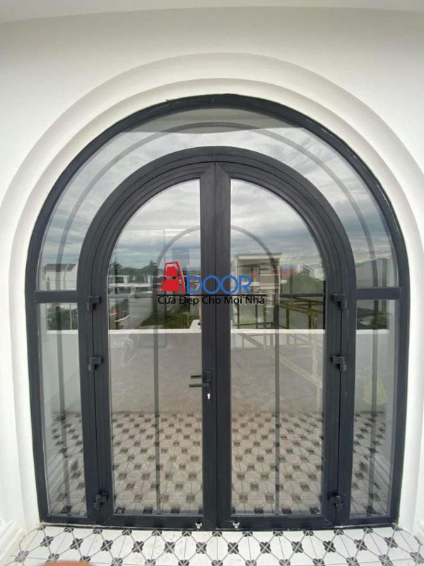 Cửa nhôm kính Xingfa 2 cánh mở quay cong, thiết kế vòm cao cấp mang đến vẻ đẹp mềm mại và sang trọng