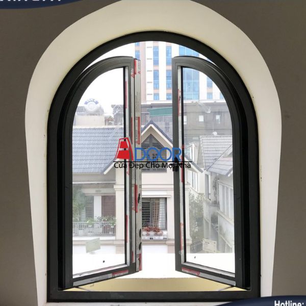 Nâng tầm đẳng cấp cho ngôi nhà bằng cửa nhôm kính Xingfa 2 cánh vòm tạo lối vào ấn tượng