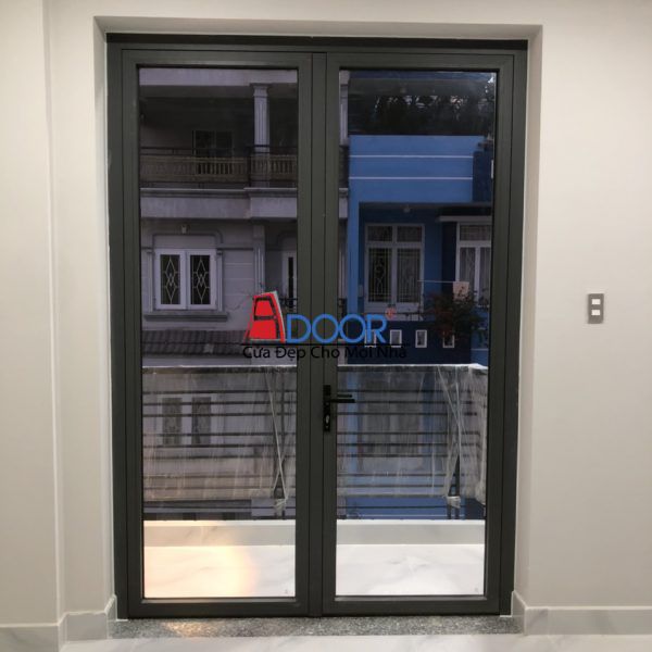 Sự kết hợp hoàn hảo giữa thẩm mỹ và độ bền trên cửa nhôm Xingfa 2 cánh mở quay viền đen