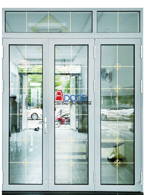 Cửa nhôm Xingfa kết hợp kính hoa văn, tạo nên vẻ đẹp nghệ thuật và sang trọng
