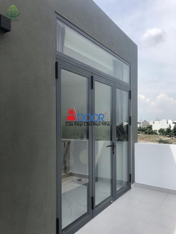 Cửa Xingfa 3 cánh mở quay tăng cường ánh sáng tự nhiên và mở rộng không gian