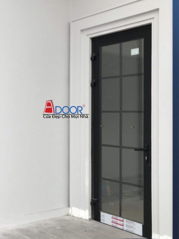 Cửa 1 cánh Xingfa với nan trang trí trên kính, tăng tính thẩm mỹ và sang trọng