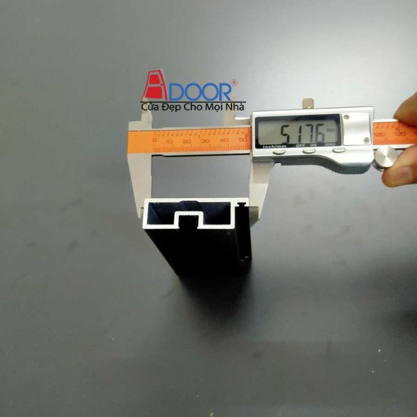Cửa slim nổi bật với thiết kế hiện đại, khung mỏng nhưng cứng vững