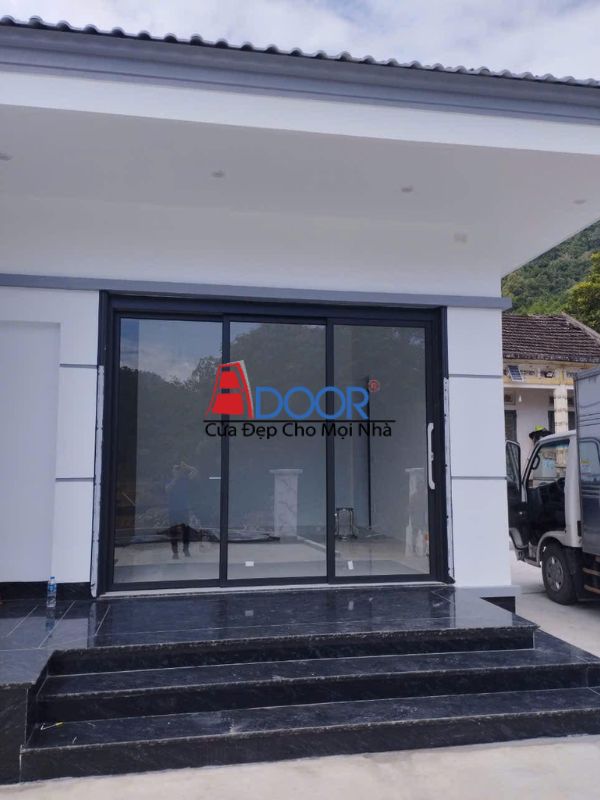 Cửa 3 cánh thiết kế linh hoạt mở rộng không gian cho ngồi nhà