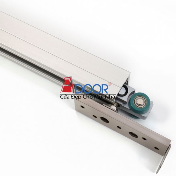 Cận cảnh ray trượt âm trần giấu kín giúp trần nhà liền mạch