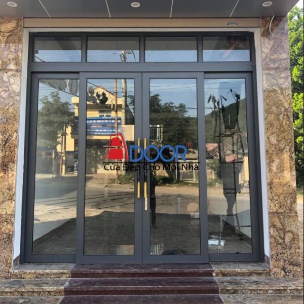 Ảnh thực tế bộ cửa trượt quay 4 cánh nhôm Eurotech thiết kế hiện đại, vận hành mượt