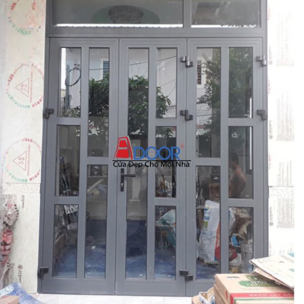 Cửa nhôm kính Xingfa 3 cánh chia ô, tạo điểm nhấn kiến trúc và vẻ đẹp cổ điển