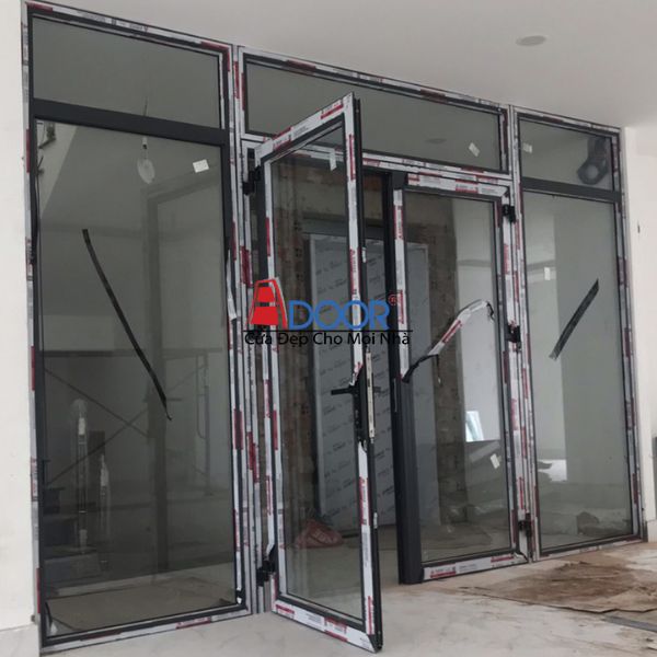 Cấu trúc 2 cánh mở và 2 fix cố định tạo sự cân đối, vừa tiện dụng vừa mang lại vẻ đẹp kiến trúc