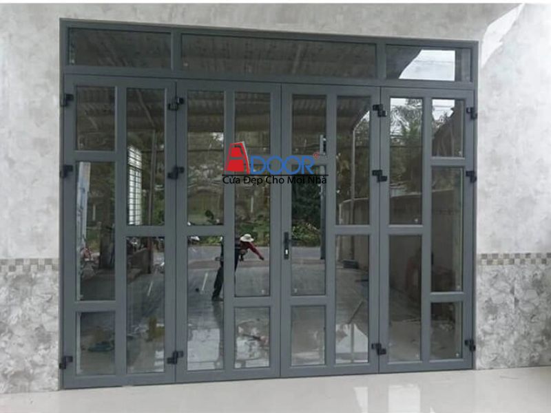 Cửa đi mở quay 4 cánh Xingfa kính chia ô mang lại vẻ đẹp cổ điển pha lẫn hiện đại