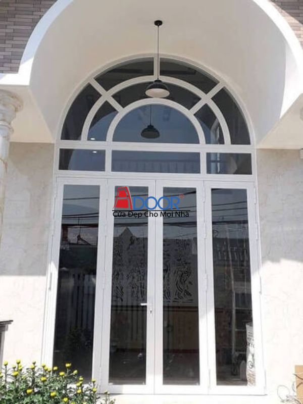 Cửa đi Xingfa kết hợp vách vòm kính hộp chia nan, tạo nên một tổng thể kiến trúc độc đáo
