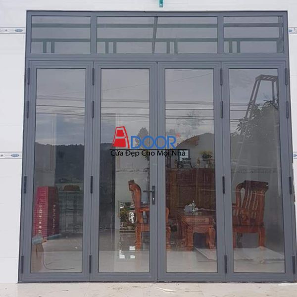 Cửa nhôm Xingfa 4 cánh màu ghi sẫm mang lại vẻ đẹp tinh tế, sang trọng và dễ dàng kết hợp với nhiều phong cách