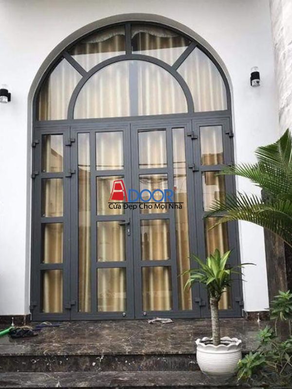 Cửa Xingfa 4 cánh kết hợp vách vòm, kiến trúc ấn tượng