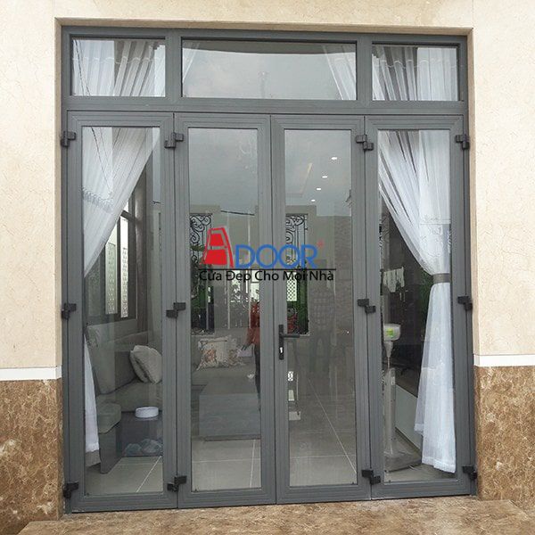 Cửa Xingfa 4 cánh kính trong suốt mang lại không gian mở và ánh sáng tự nhiên tối đa