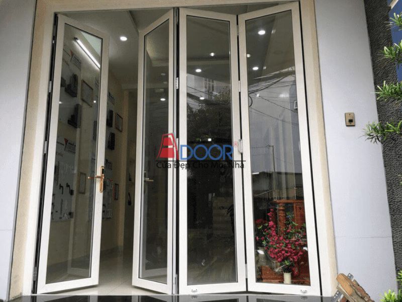 Cửa xếp trượt Xingfa màu trắng sứ tạo cảm giác rộng rãi và tươi sáng